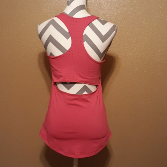 Reebok workout shirt - Picture 2 of 4